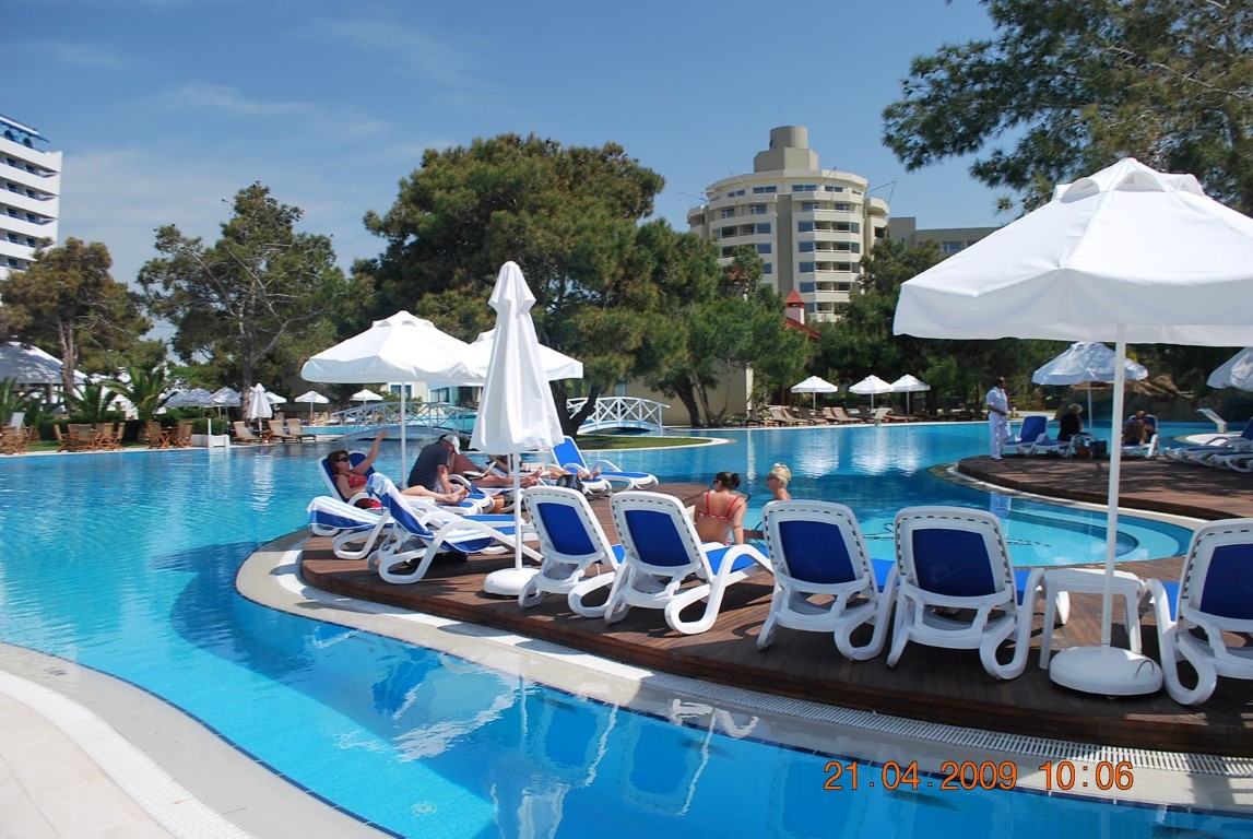 imagini hotel TITANIC LARA